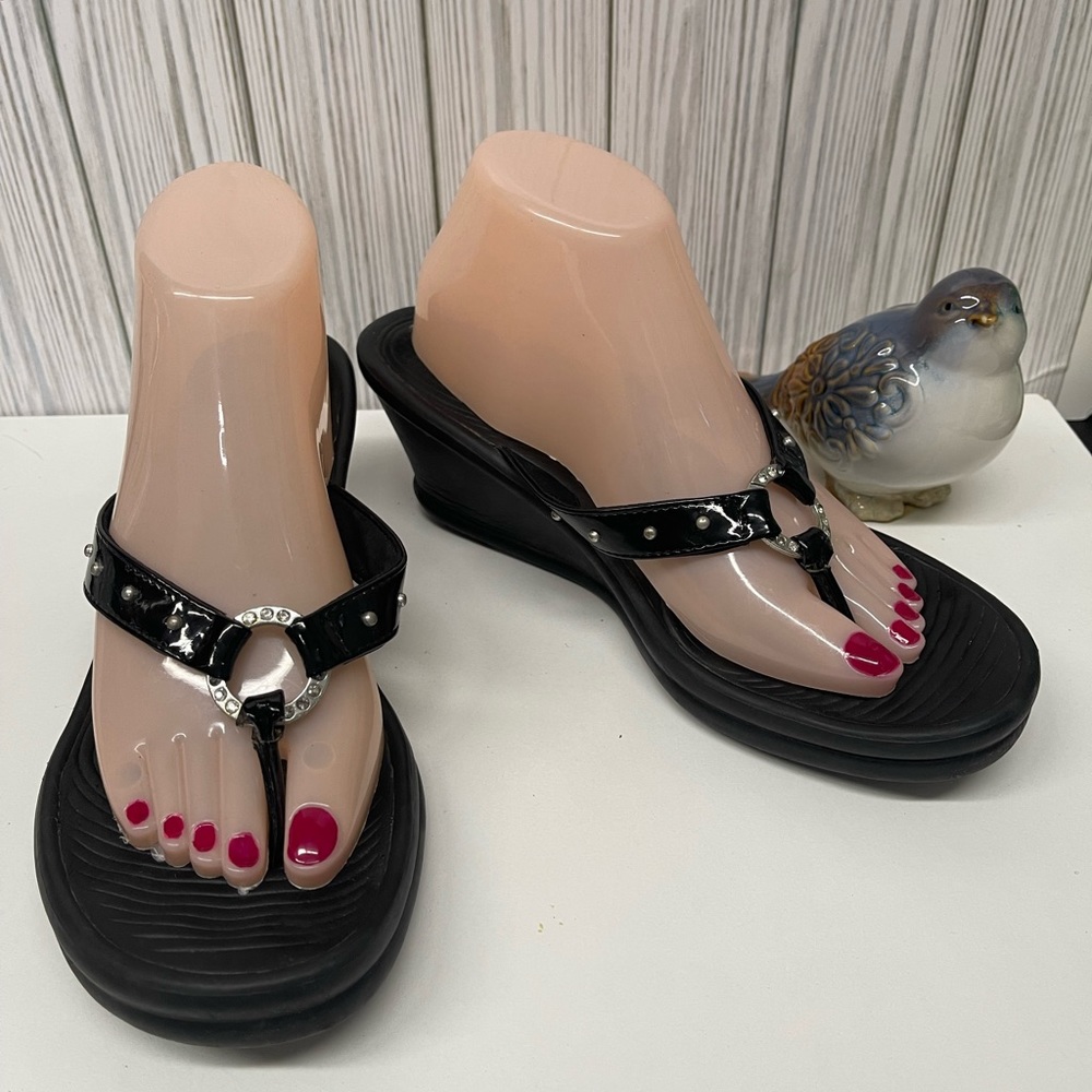 Women’s Sketchers Black Wedge Sandals Size 9. Cute details on shoes, see images. - Picture 2 of 5